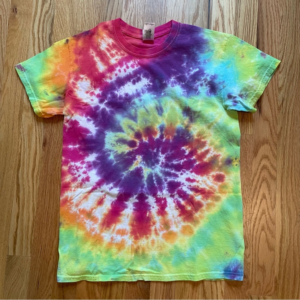 Handmade Tie Dye T-Shirt Gildan 100% Heavy Cotton Short Sleeve Small